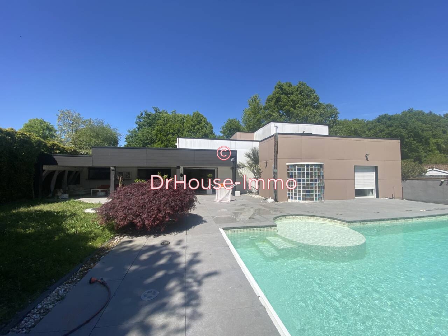 Maison 9 pièces de 280 m² - Saint-Aubin-de-Médoc (33160)