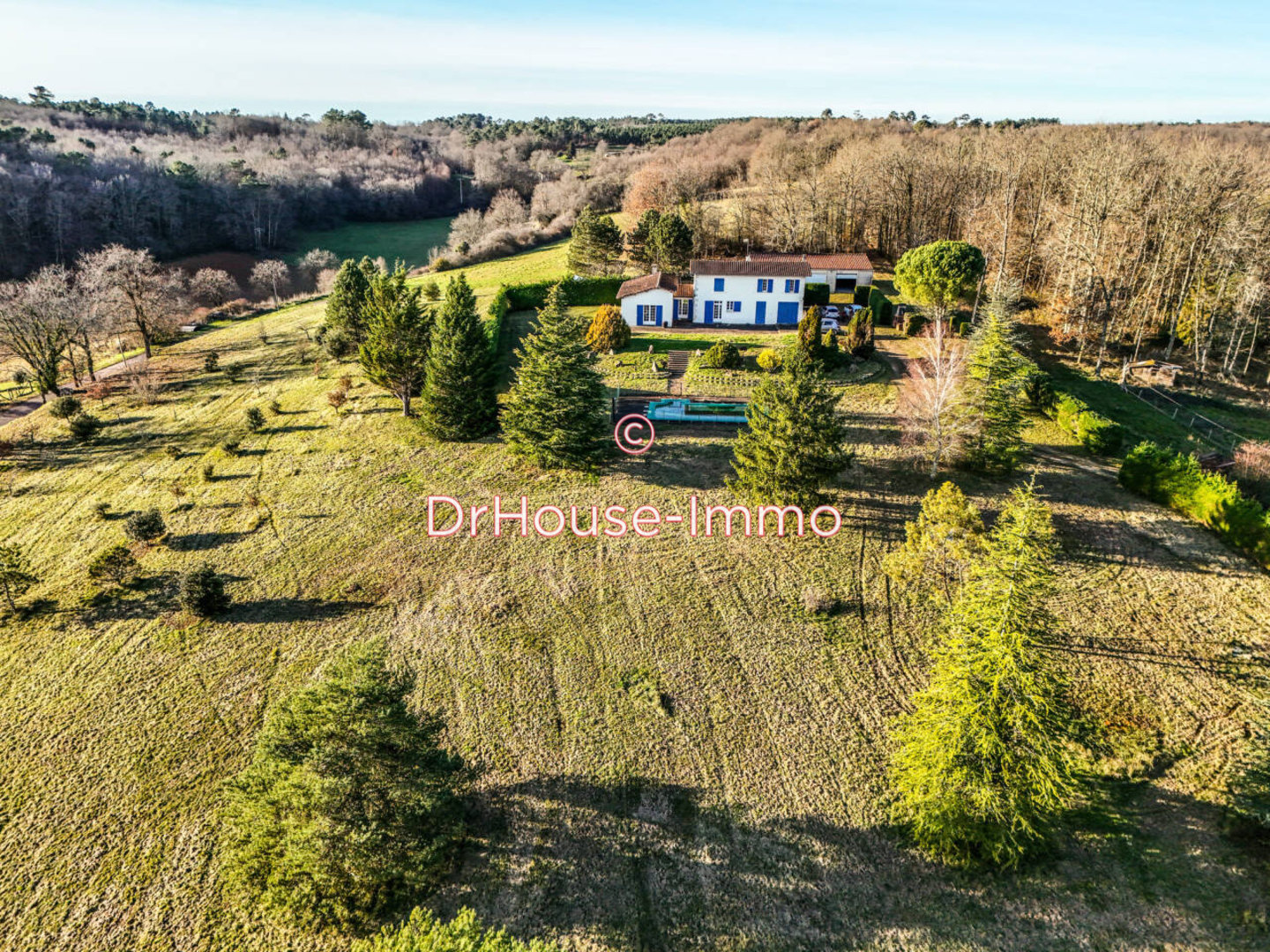 Maison 8 pièces de 256 m² - Brantôme (24310)