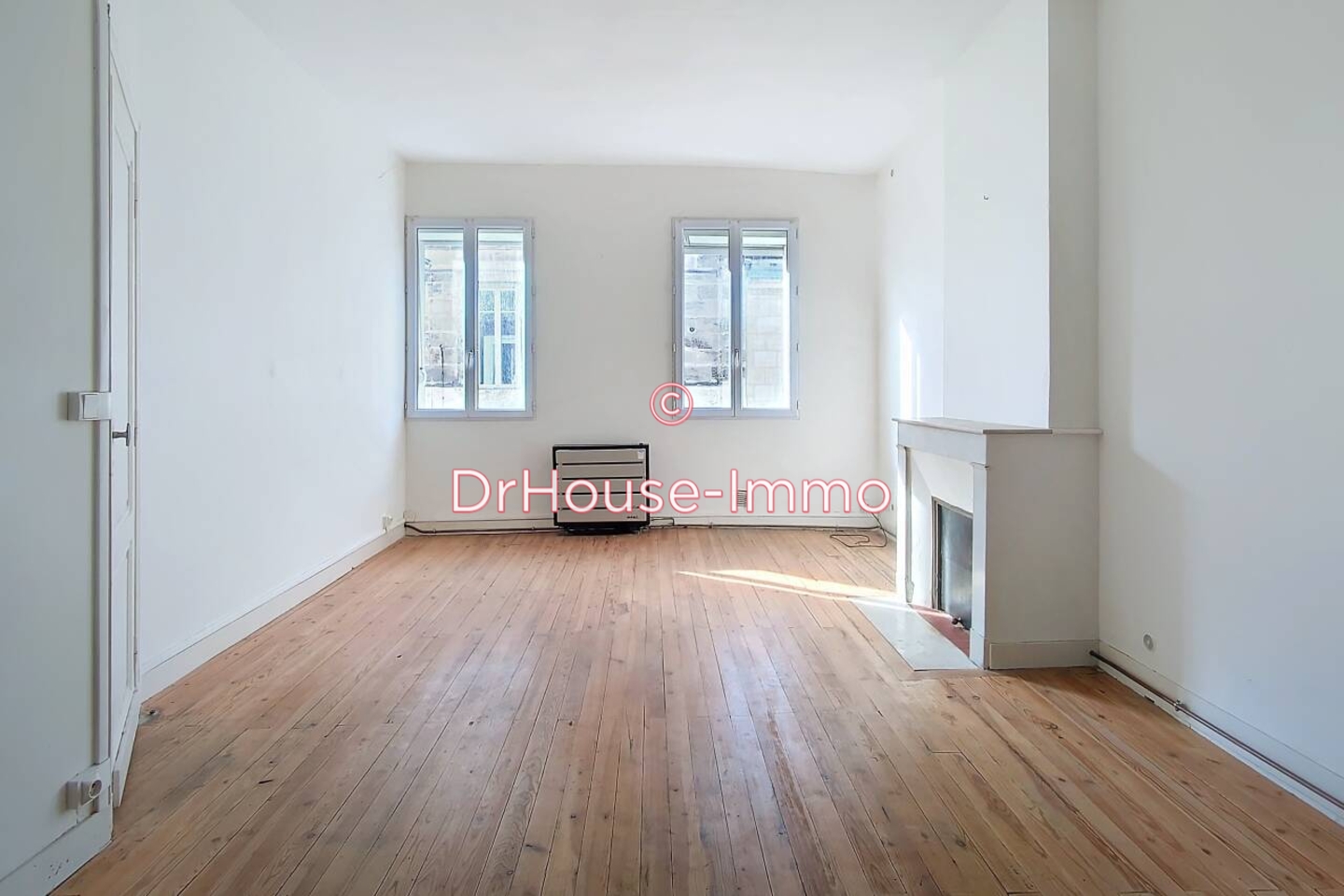 Immeuble 5 pièces de 300 m² - Bordeaux (33800)