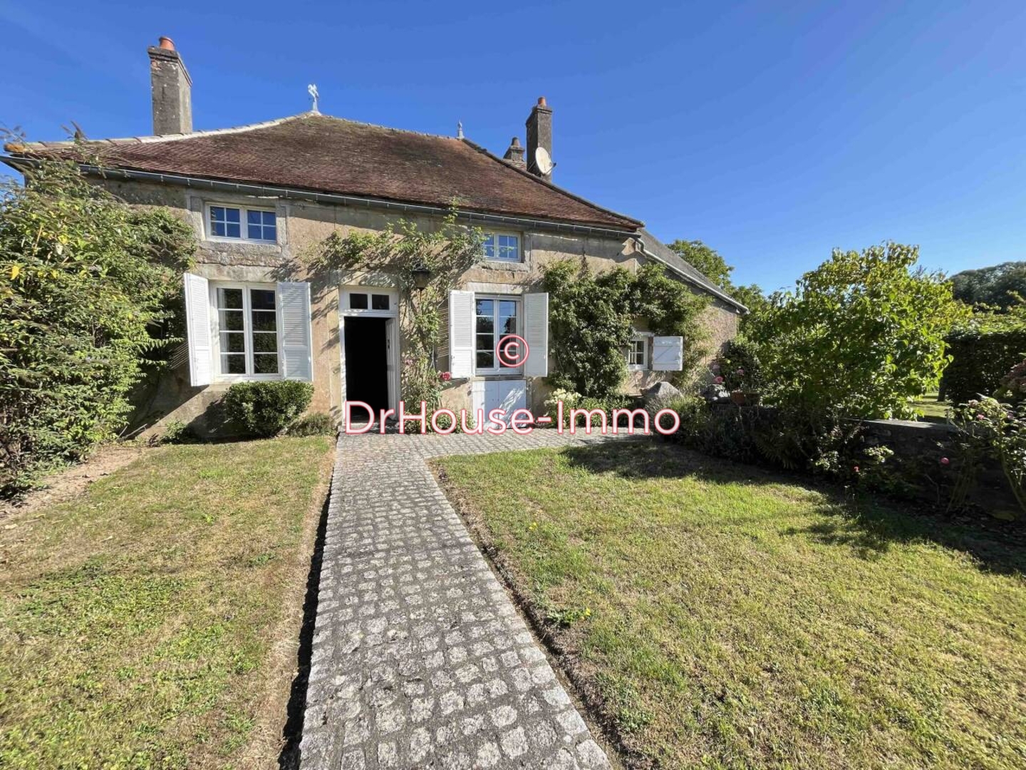 Maison 7 pièces de 190 m² - Saint-Léger-Vauban (89630)