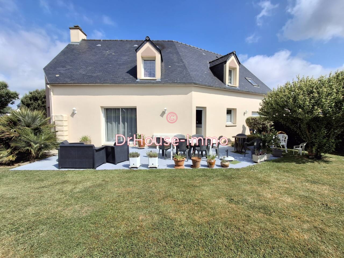 Maison 6 pièces de 138 m² - Saint-James (50240)