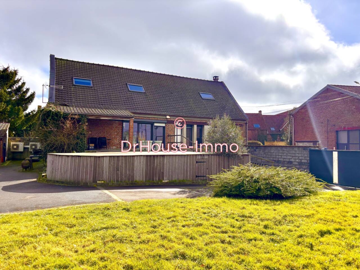 Maison 7 pièces de 145 m² - Rombies-et-Marchipont (59990)