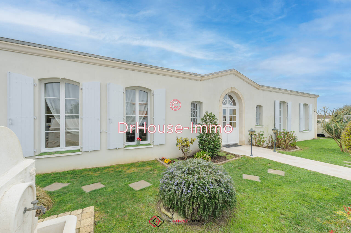 Maison 7 pièces de 221 m² - Puilboreau (17138)