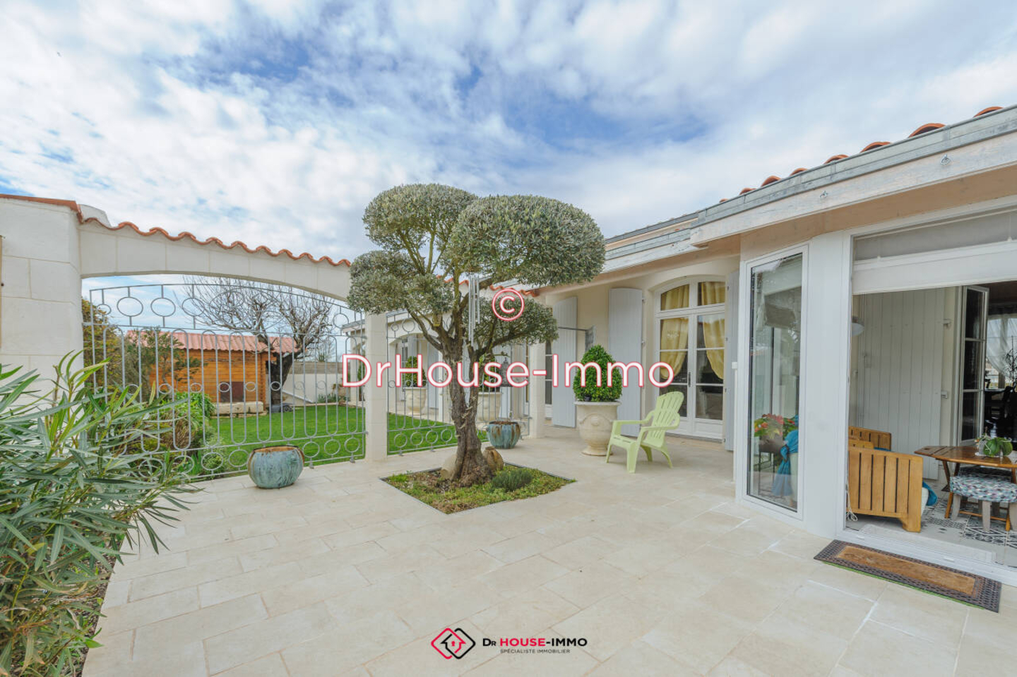 Maison 7 pièces de 221 m² - Puilboreau (17138)