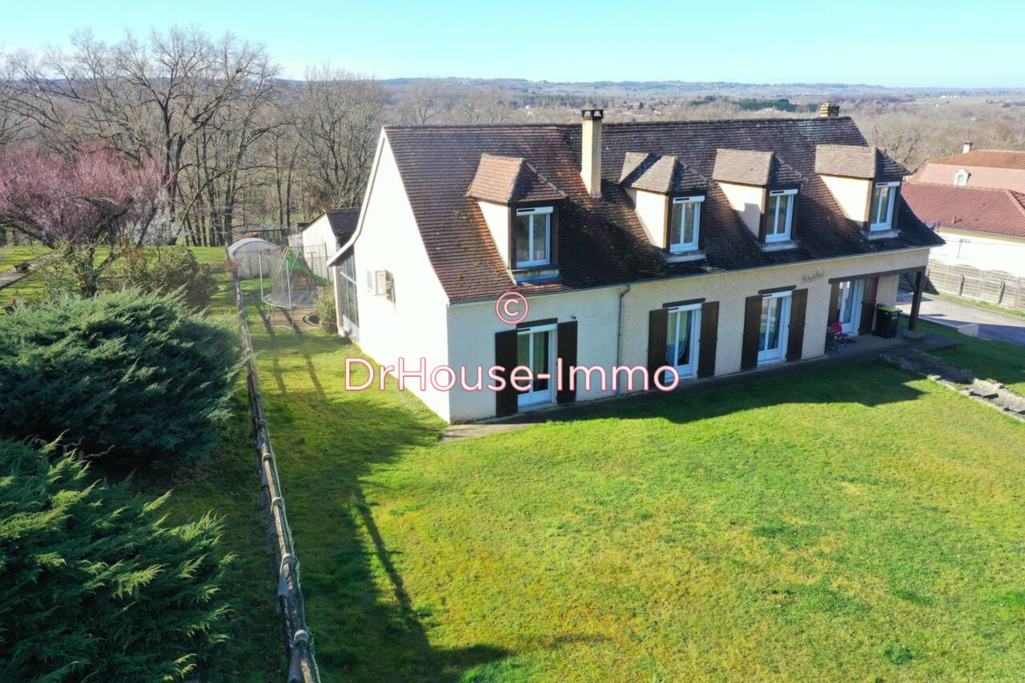 Maison 7 pièces de 278 m² - Cours-de-Pile (24520)