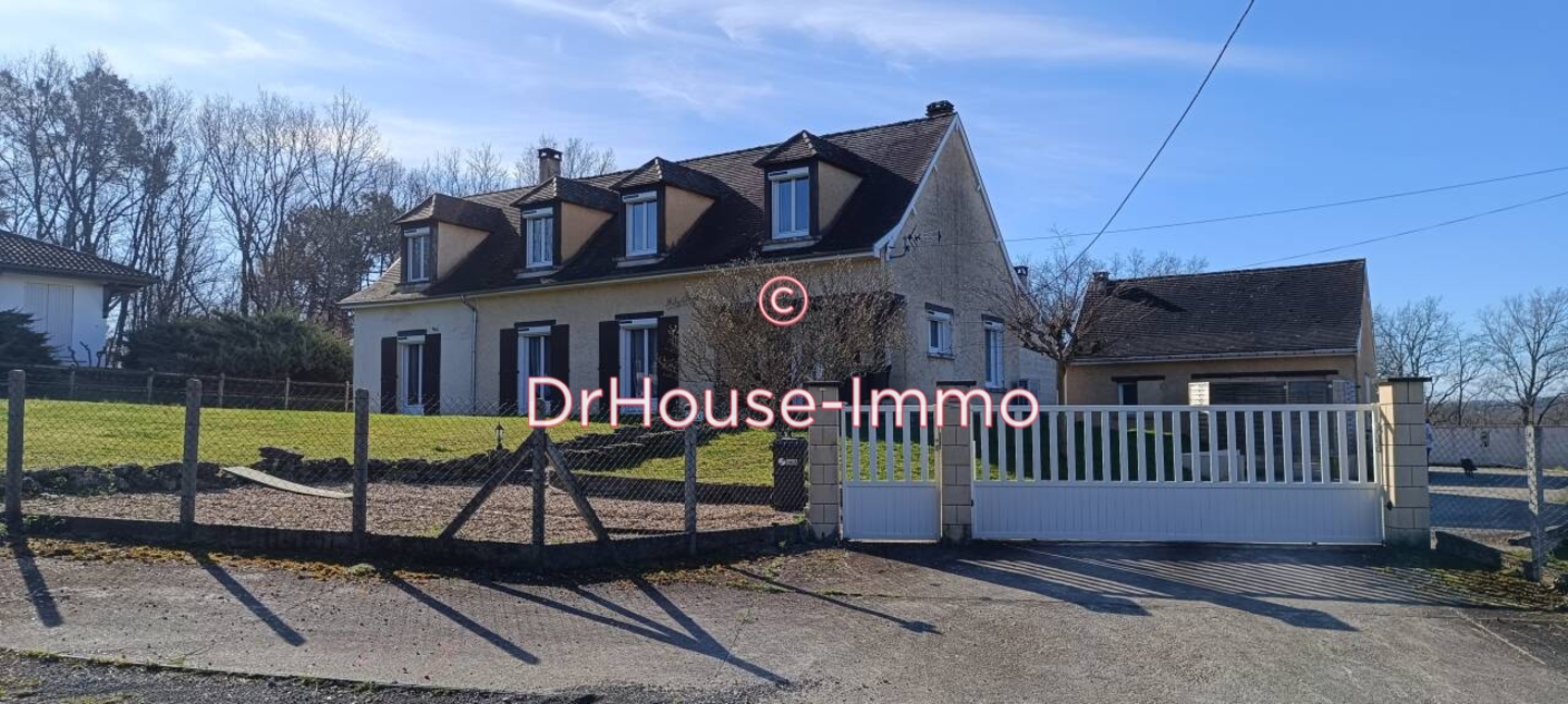 Maison 7 pièces de 278 m² - Cours-de-Pile (24520)