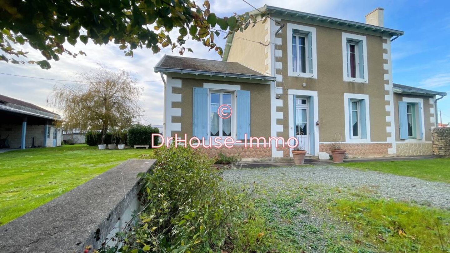 Maison 7 pièces de 156 m² - La Crèche (79260)