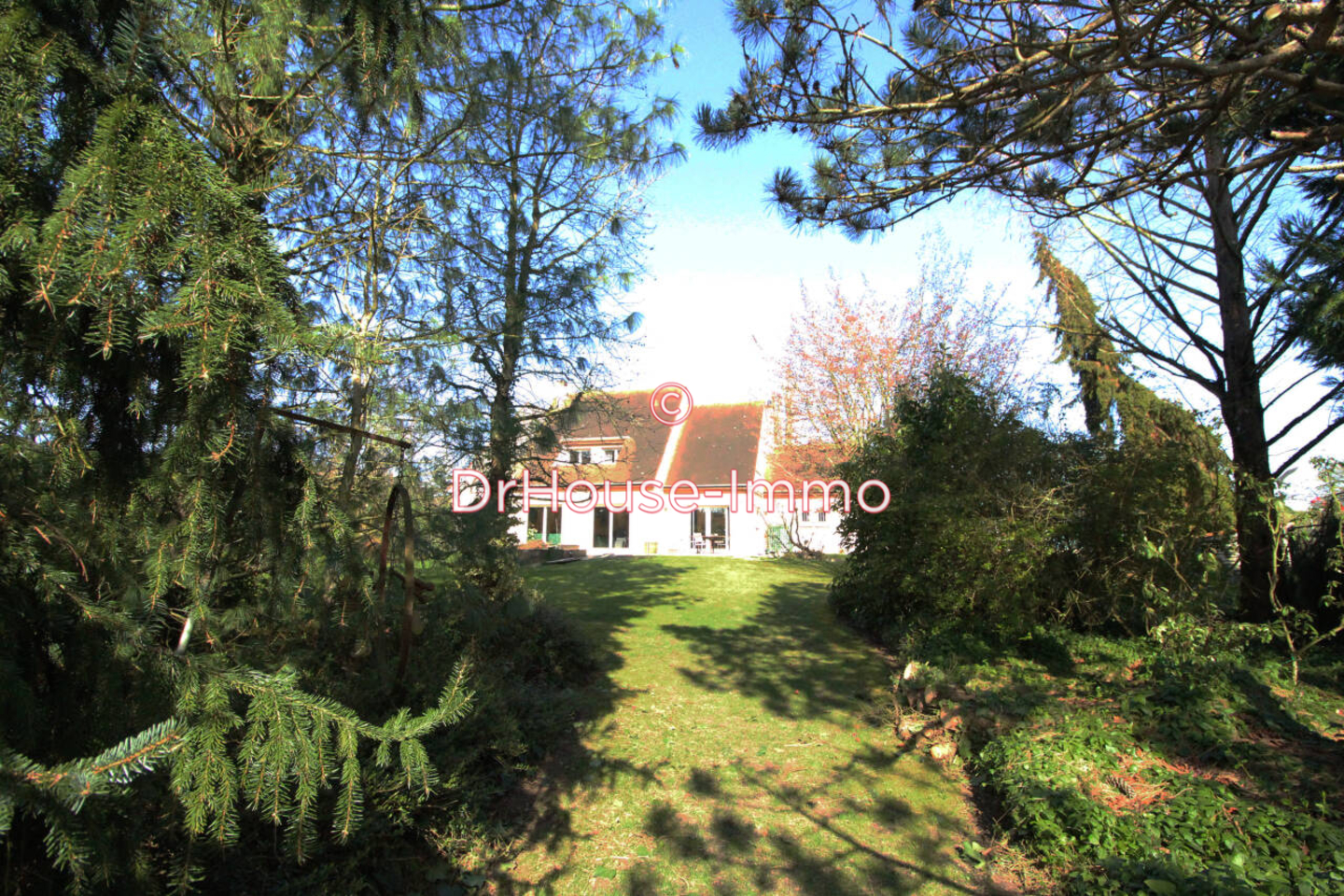 Maison 8 pièces de 225 m² - Thoiry (78770)