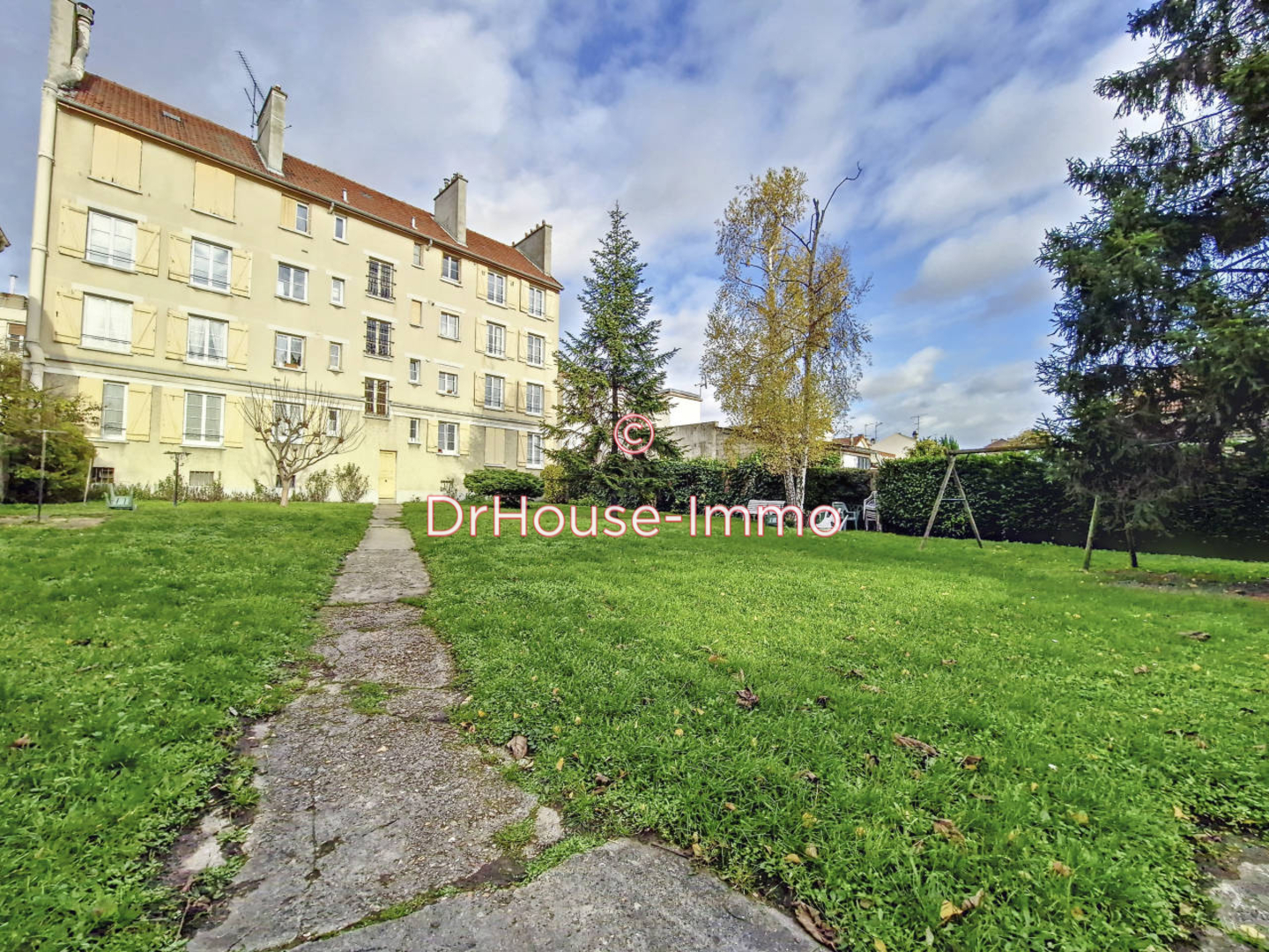 Appartement 4 pièces de 85 m² - Le Bourget (93350)