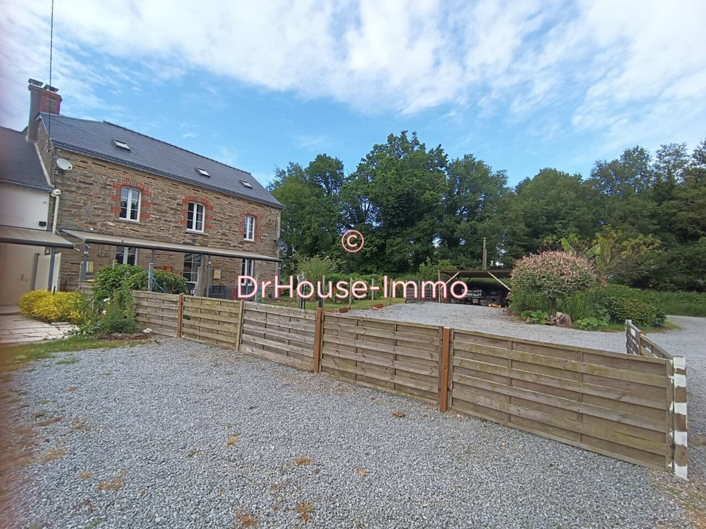 Maison 10 pièces de 205 m² - Saint-Malo-des-Trois-Fontaines (56490)