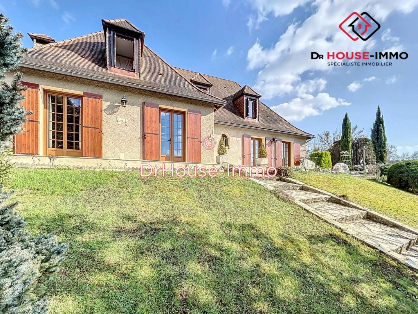 Maison 7 pièces de 222 m² - Chancelade (24650)