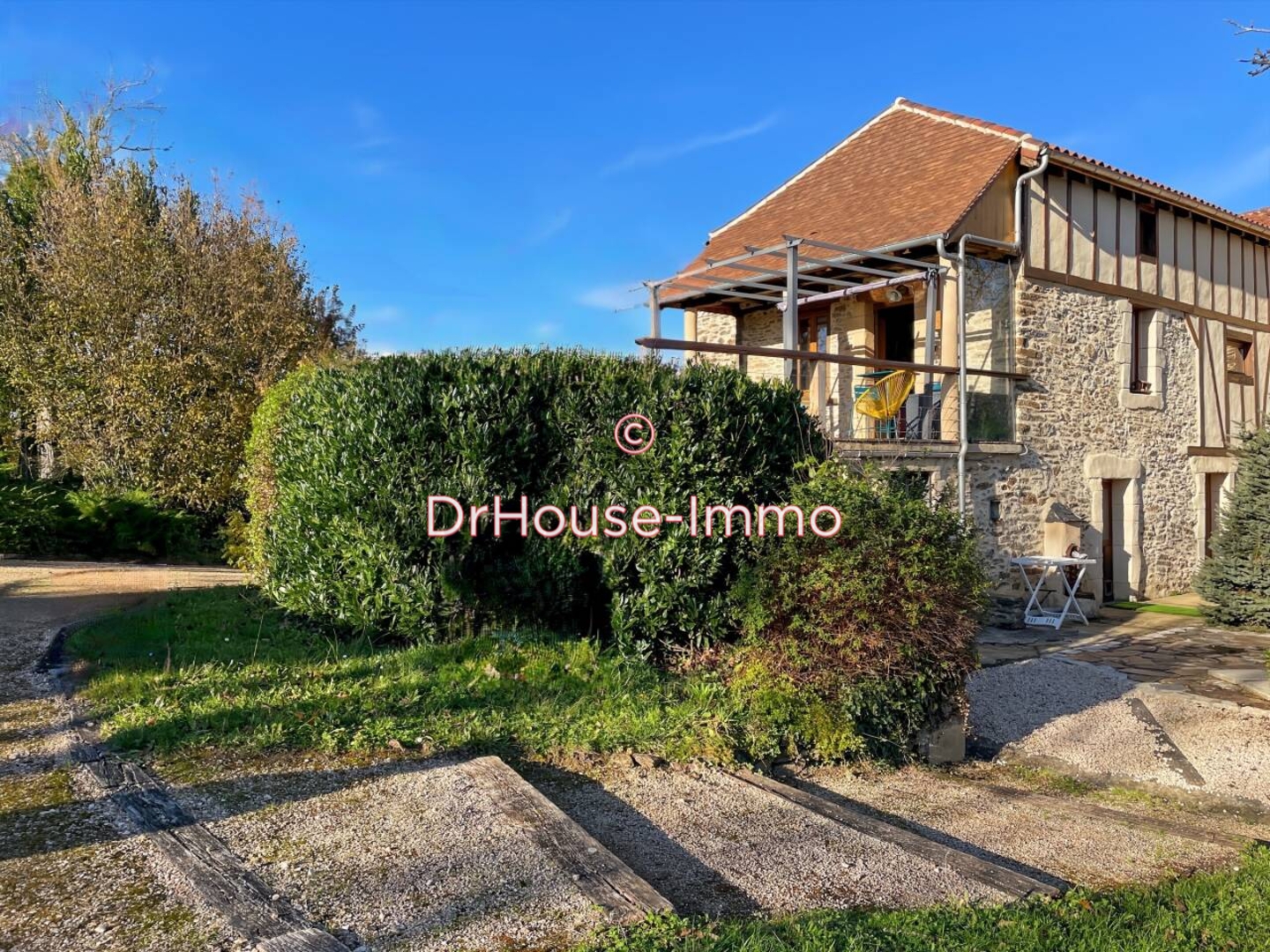 Maison 8 pièces de 195 m² - Frayssinhes (46400)