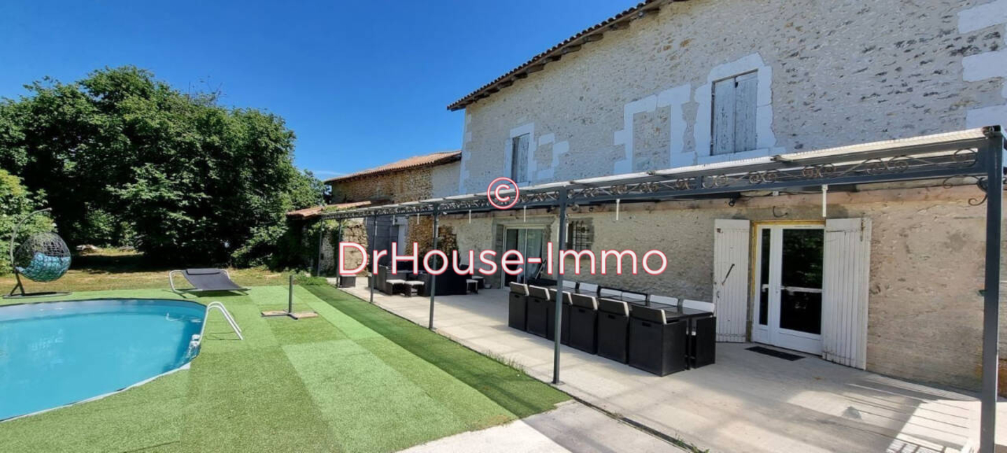 Maison 7 pièces de 240 m² - Neuvic (24190)