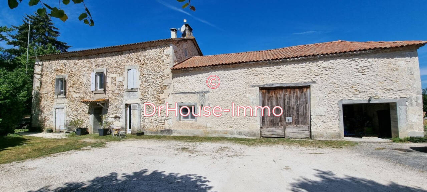 Maison 7 pièces de 240 m² - Neuvic (24190)