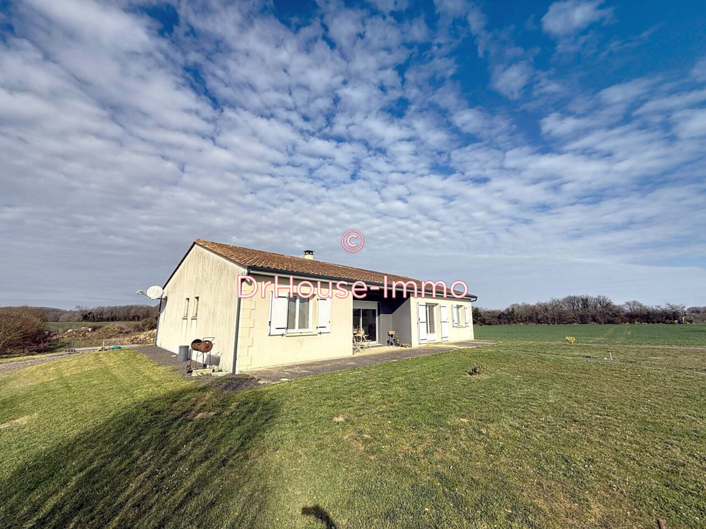 Maison 4 pièces de 143 m² - Saint-Projet-Saint-Constant (16110)