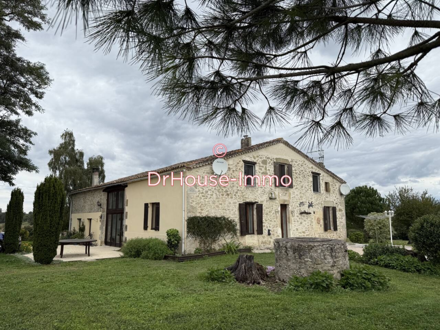Maison 9 pièces de 330 m² - Sauveterre-de-Guyenne (33540)