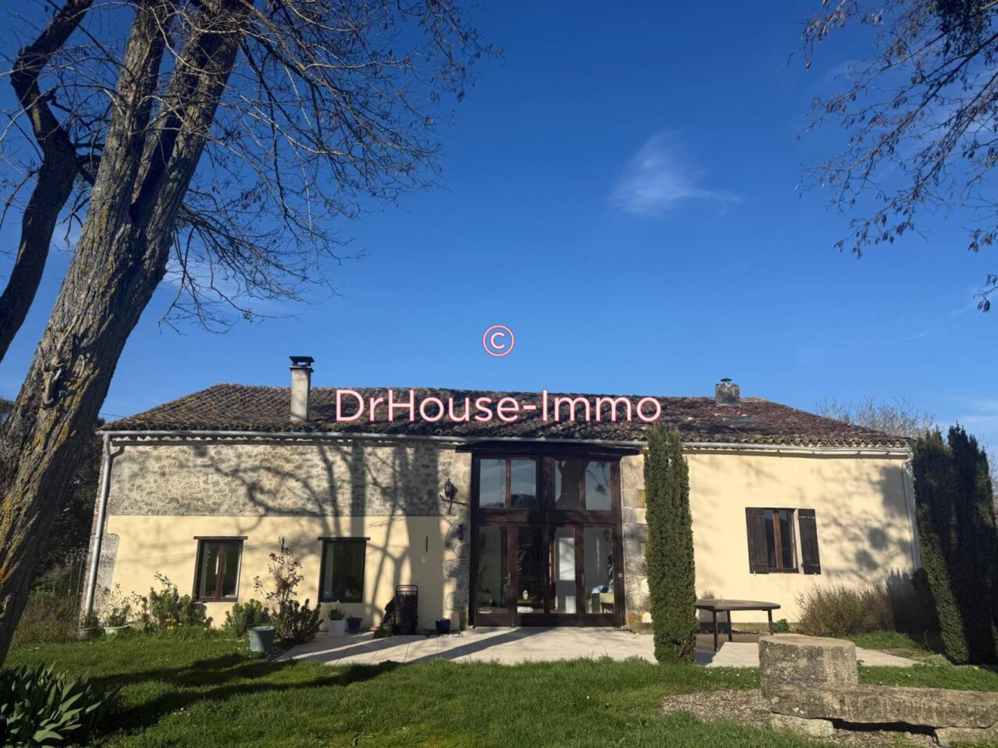 Maison 9 pièces de 330 m² - Sauveterre-de-Guyenne (33540)