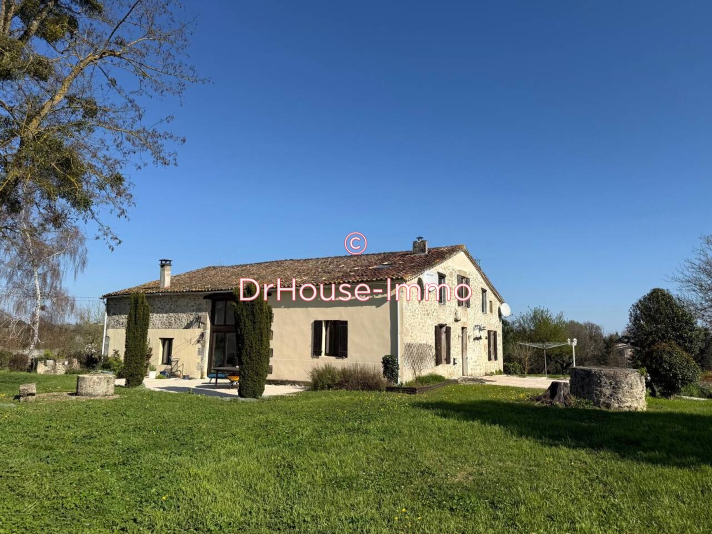 Maison 9 pièces de 330 m² - Sauveterre-de-Guyenne (33540)