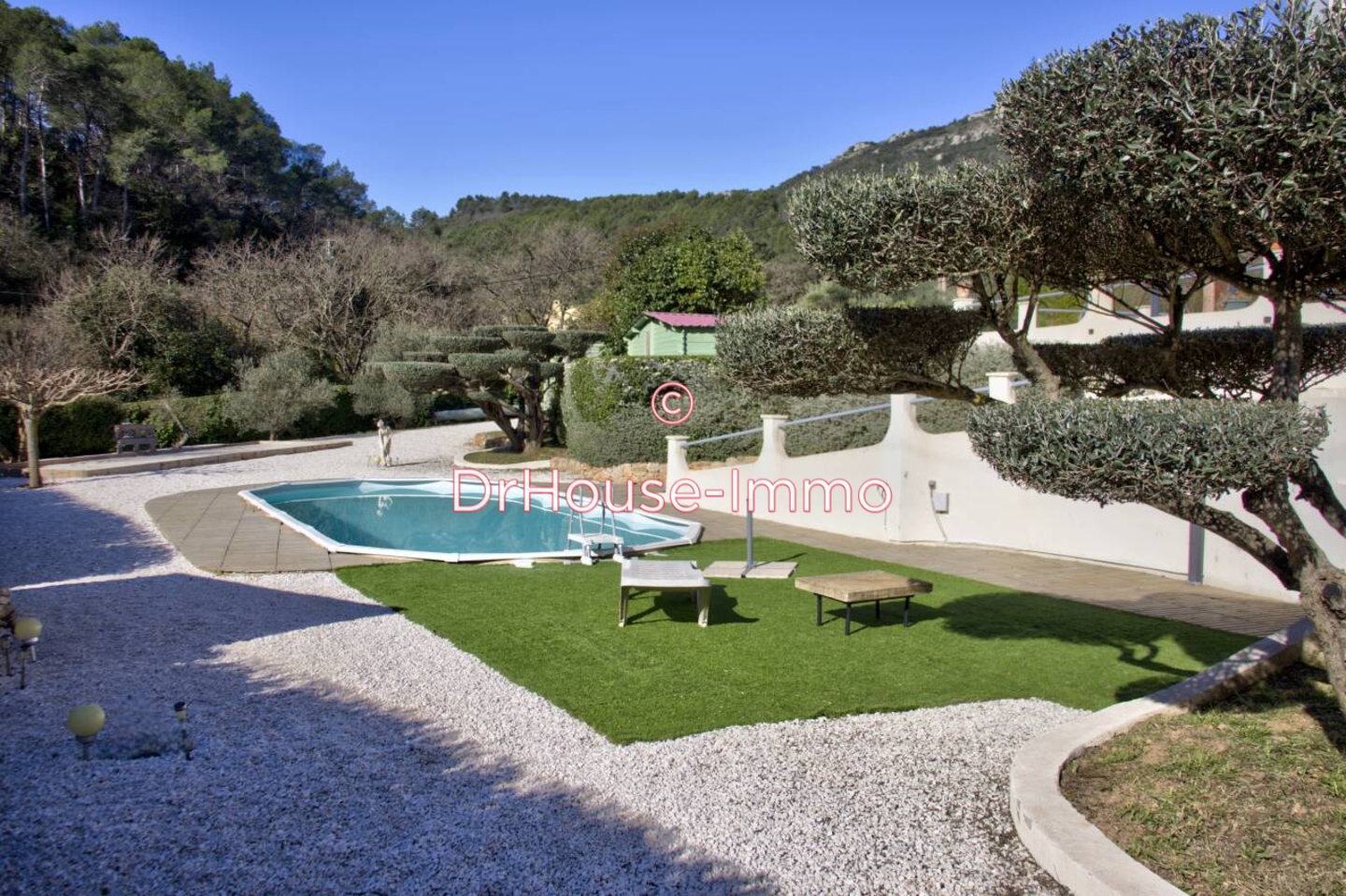 Maison 7 pièces de 262 m² - Cuers (83390)