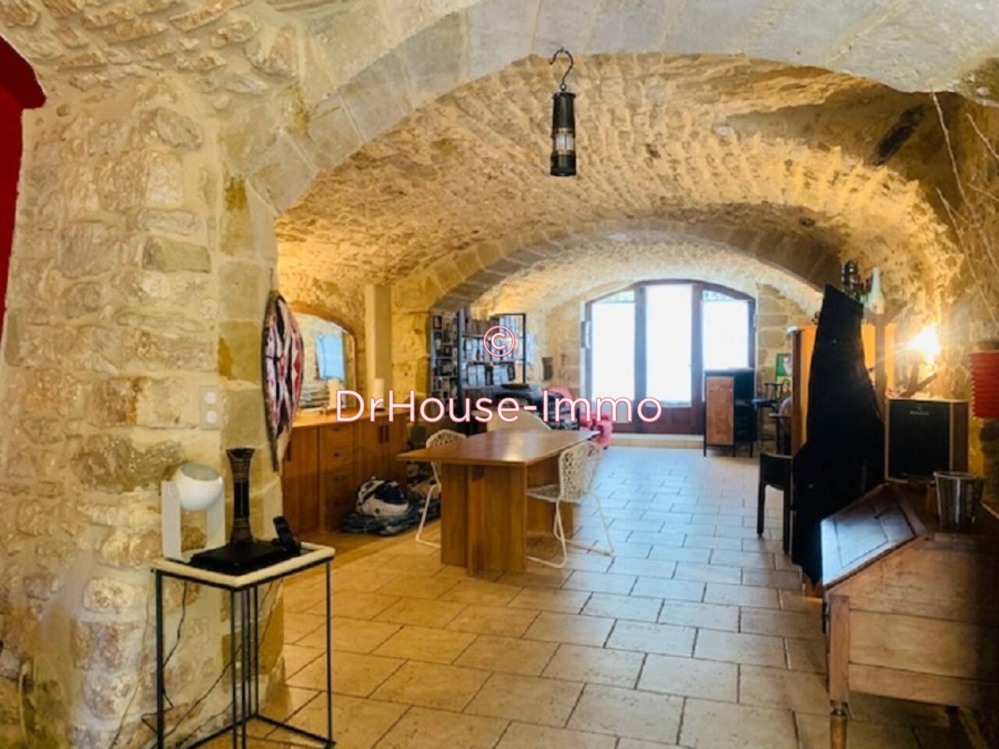 Maison 6 pièces de 250 m² - Uzès (30700)