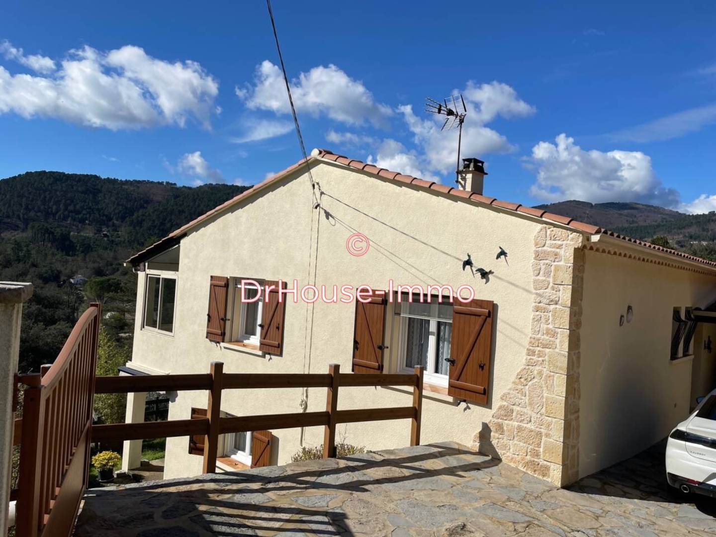 Maison 6 pièces de 120 m² - Branoux-les-Taillades (30110)