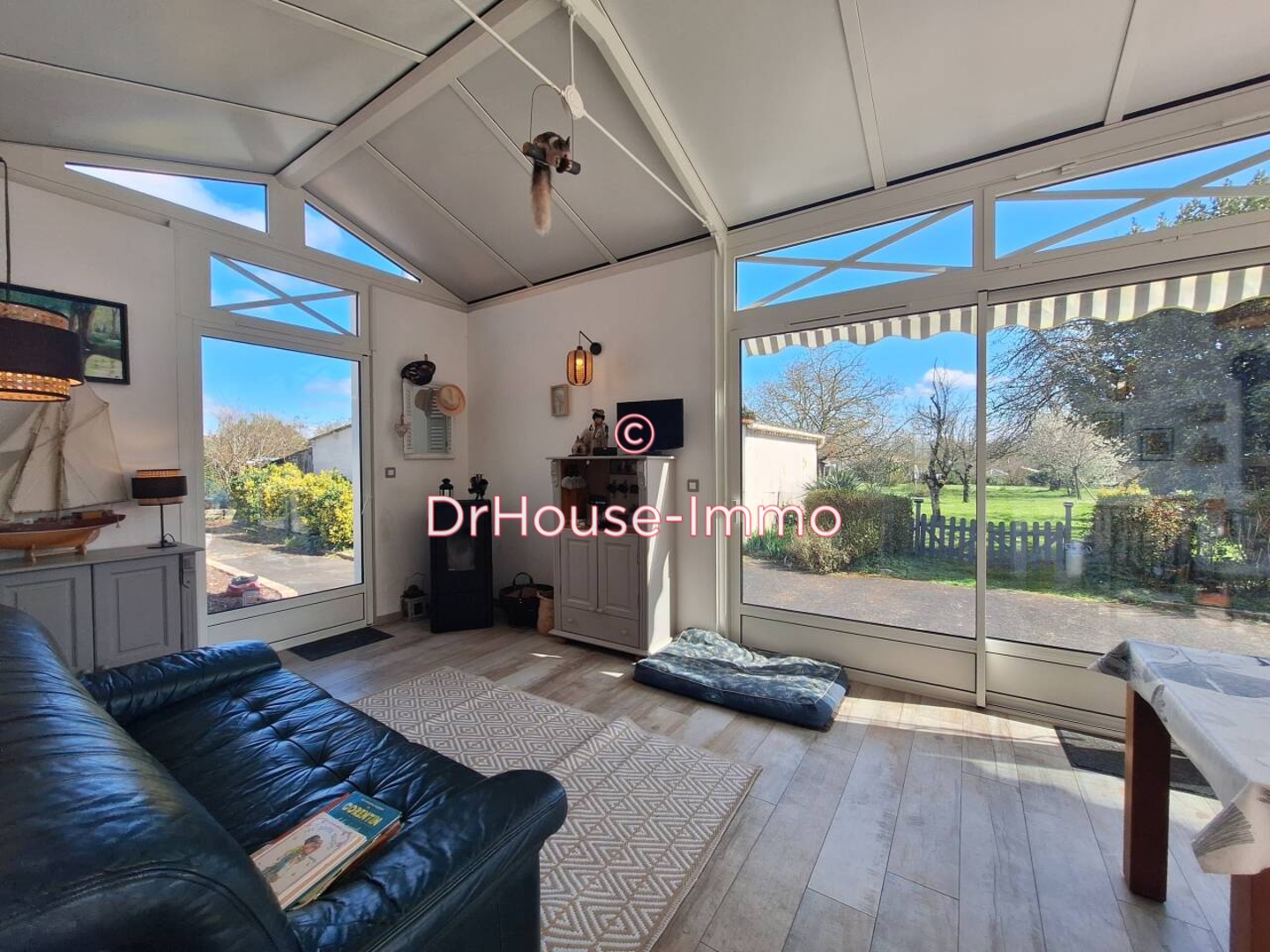 Maison 11 pièces de 258 m² - Liez (85420)