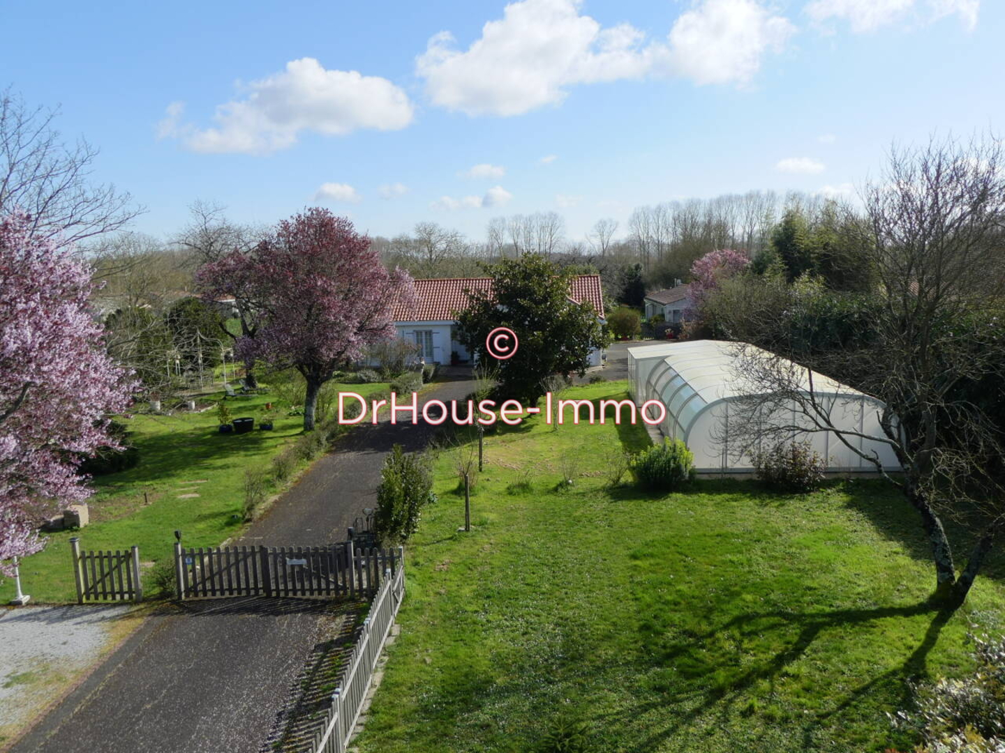 Maison 11 pièces de 258 m² - Liez (85420)