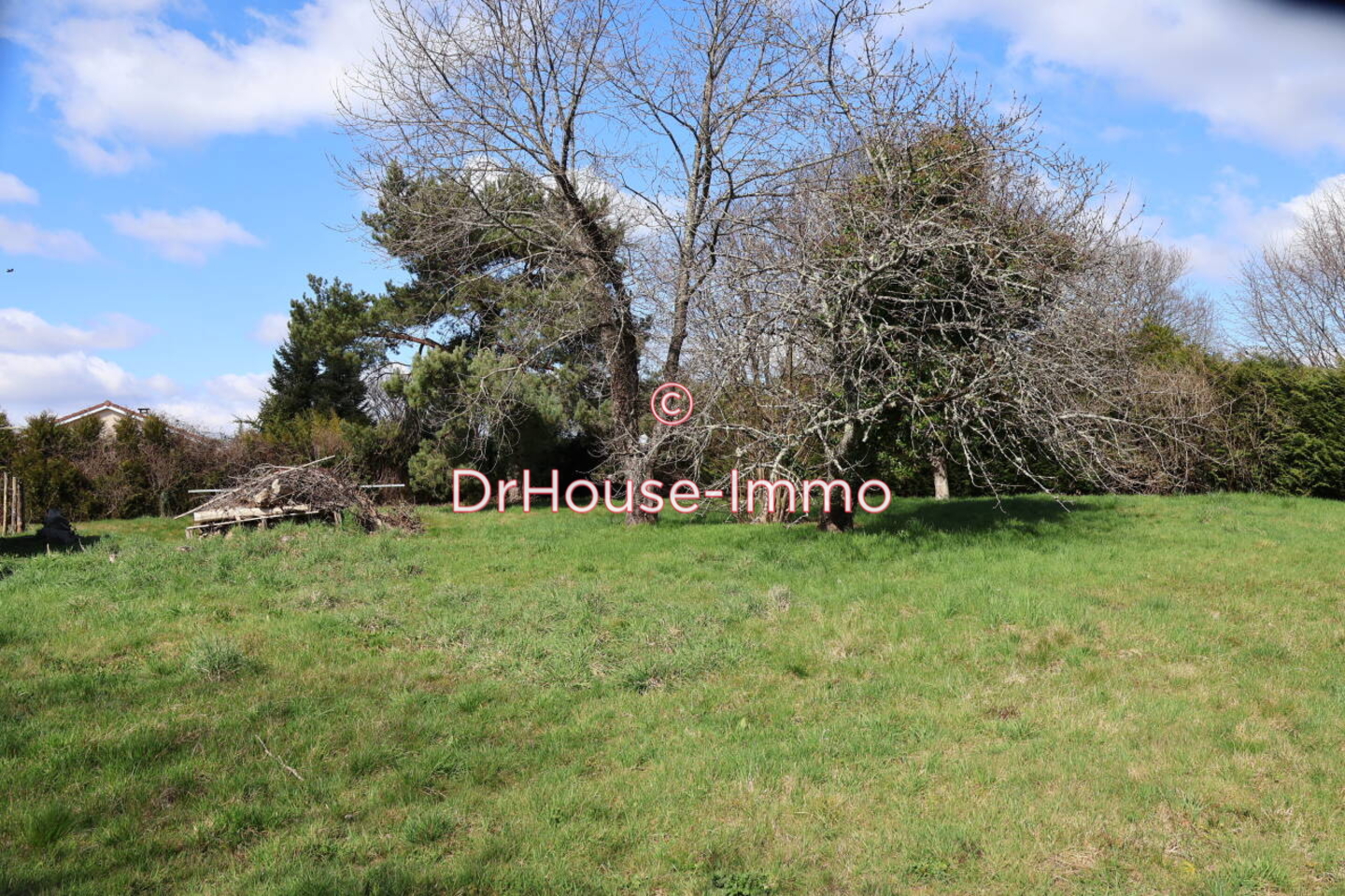 Terrain de 1 515 m² - Saint-Just-le-Martel (87590)