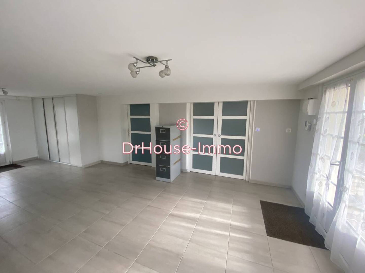 Maison 9 pièces de 253 m² - Mignaloux-Beauvoir (86550)