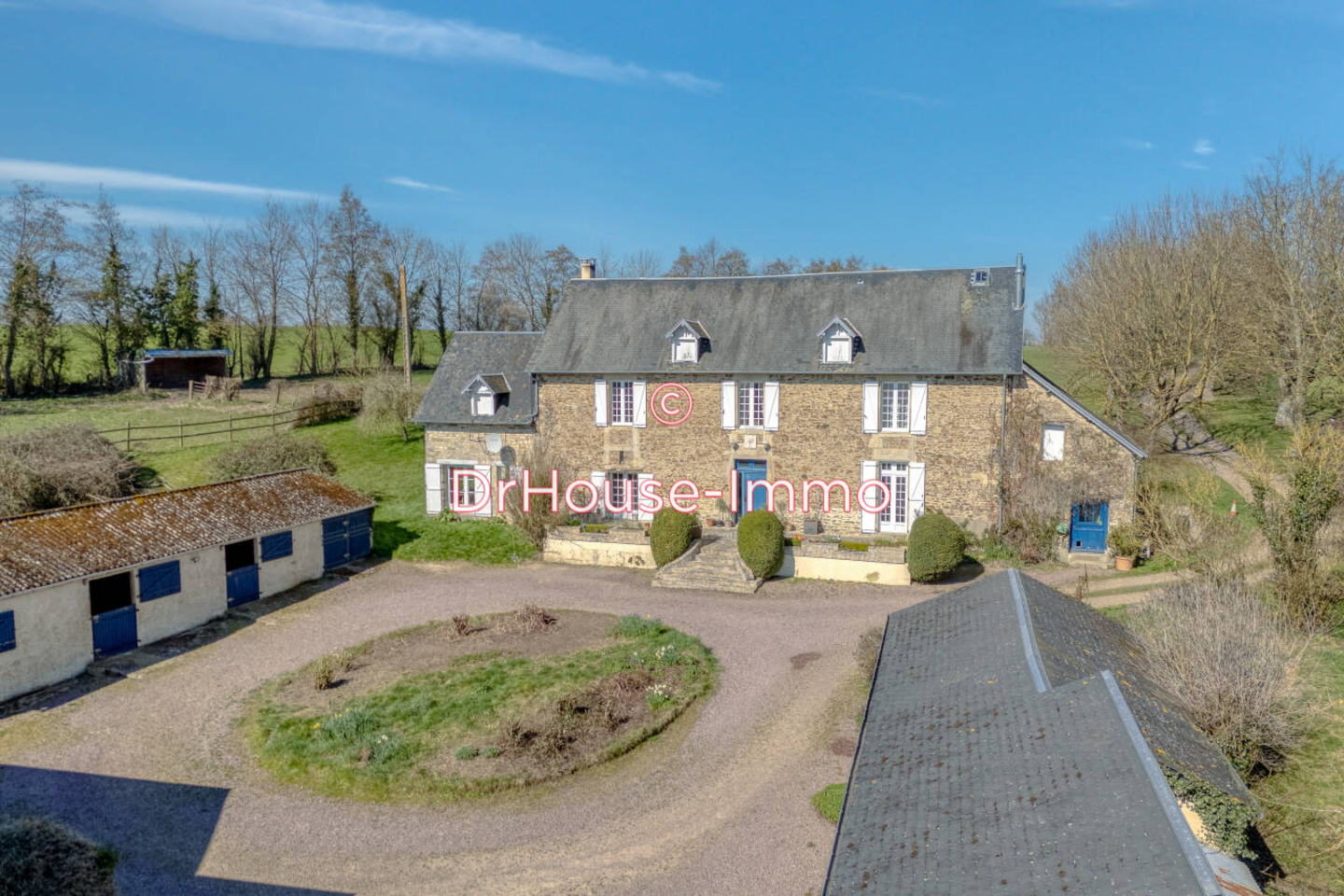Maison 6 pièces de 195 m² - Cahagnes (14240)
