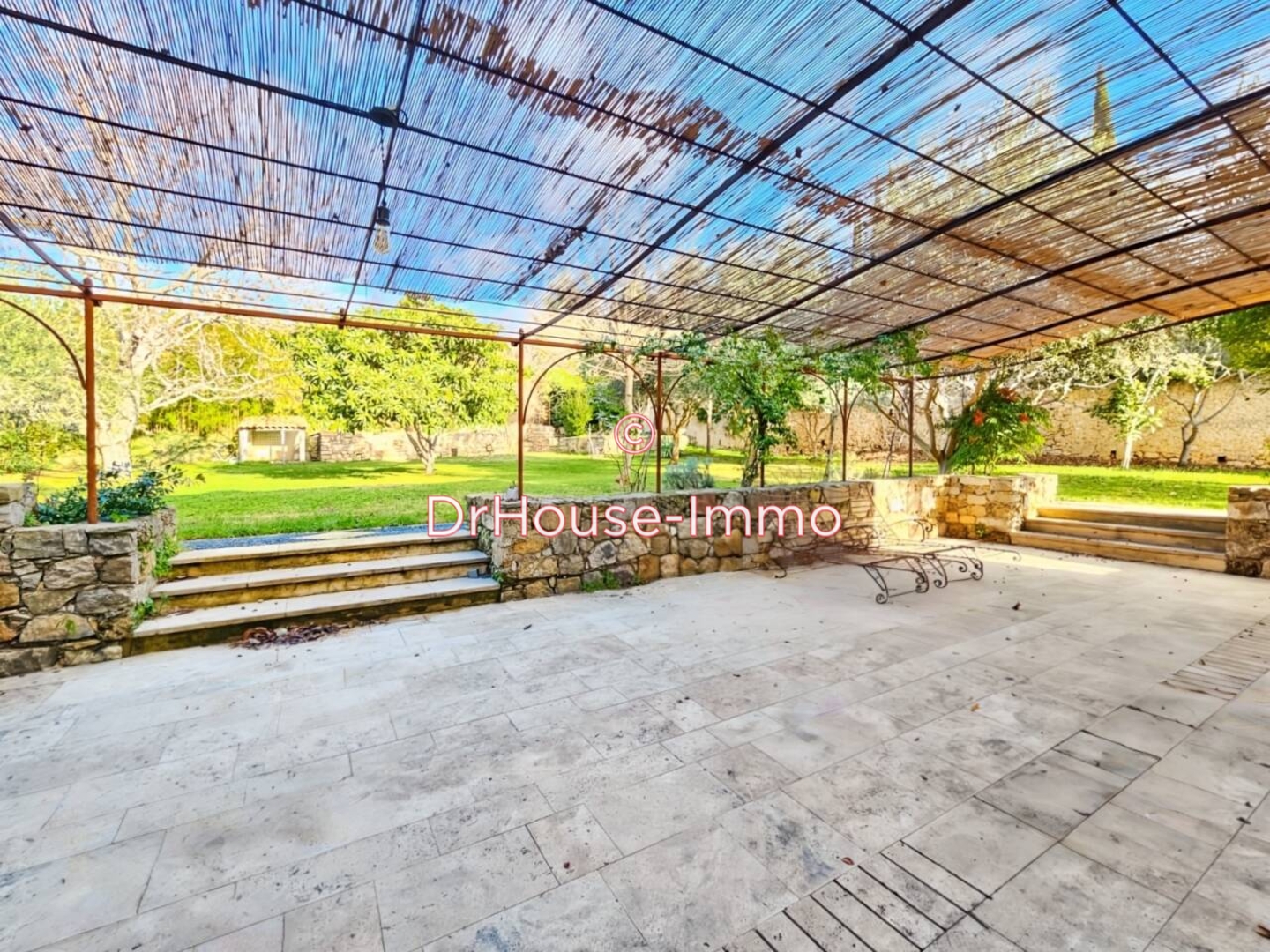 Maison 5 pièces de 150 m² - Villecroze (83690)