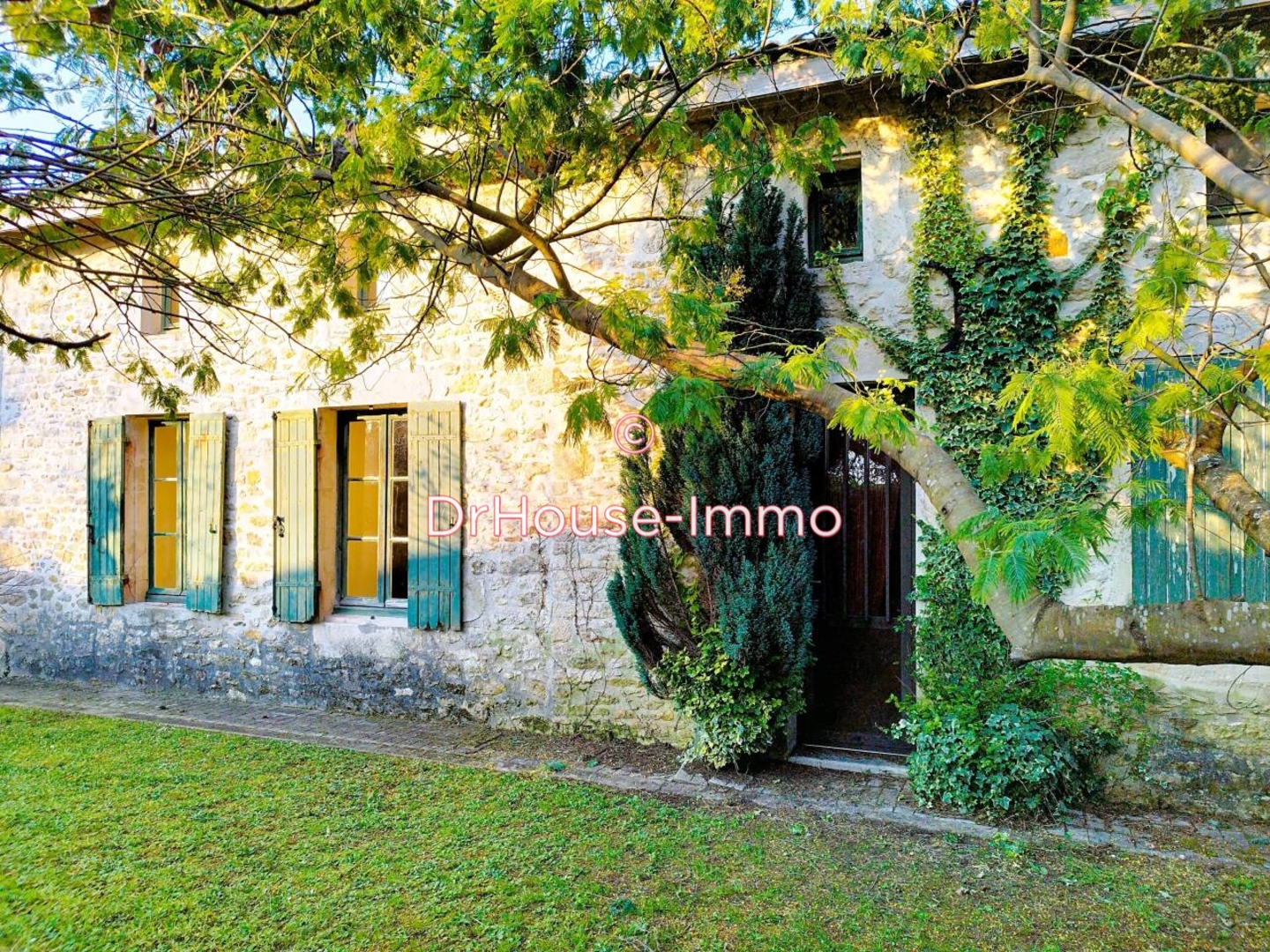 Maison 6 pièces de 165 m² - Cartelègue (33390)