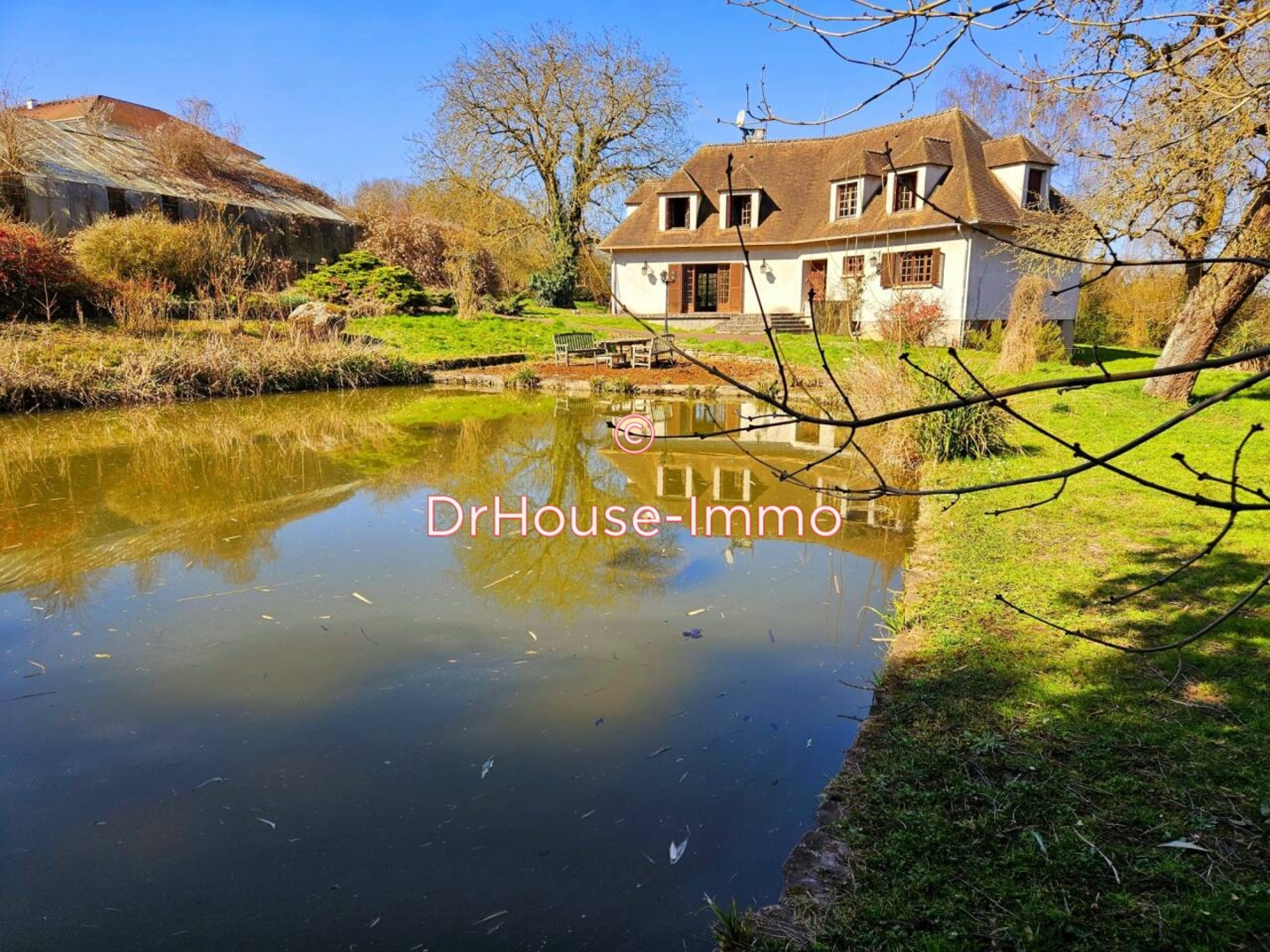 Maison 6 pièces de 225 m² - Santeny (94440)