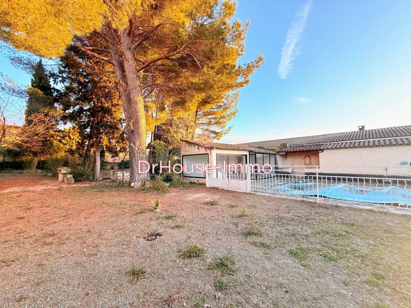 Terrain de 709 m² - Saint-Cannat (13760)