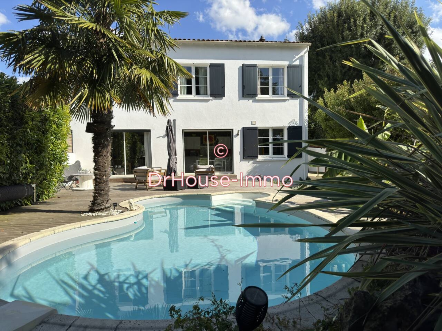 Maison 7 pièces de 160 m² - Périgny (17180)