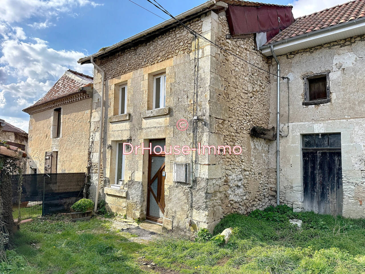 Maison 6 pièces de 188 m² - Neuvic (24190)