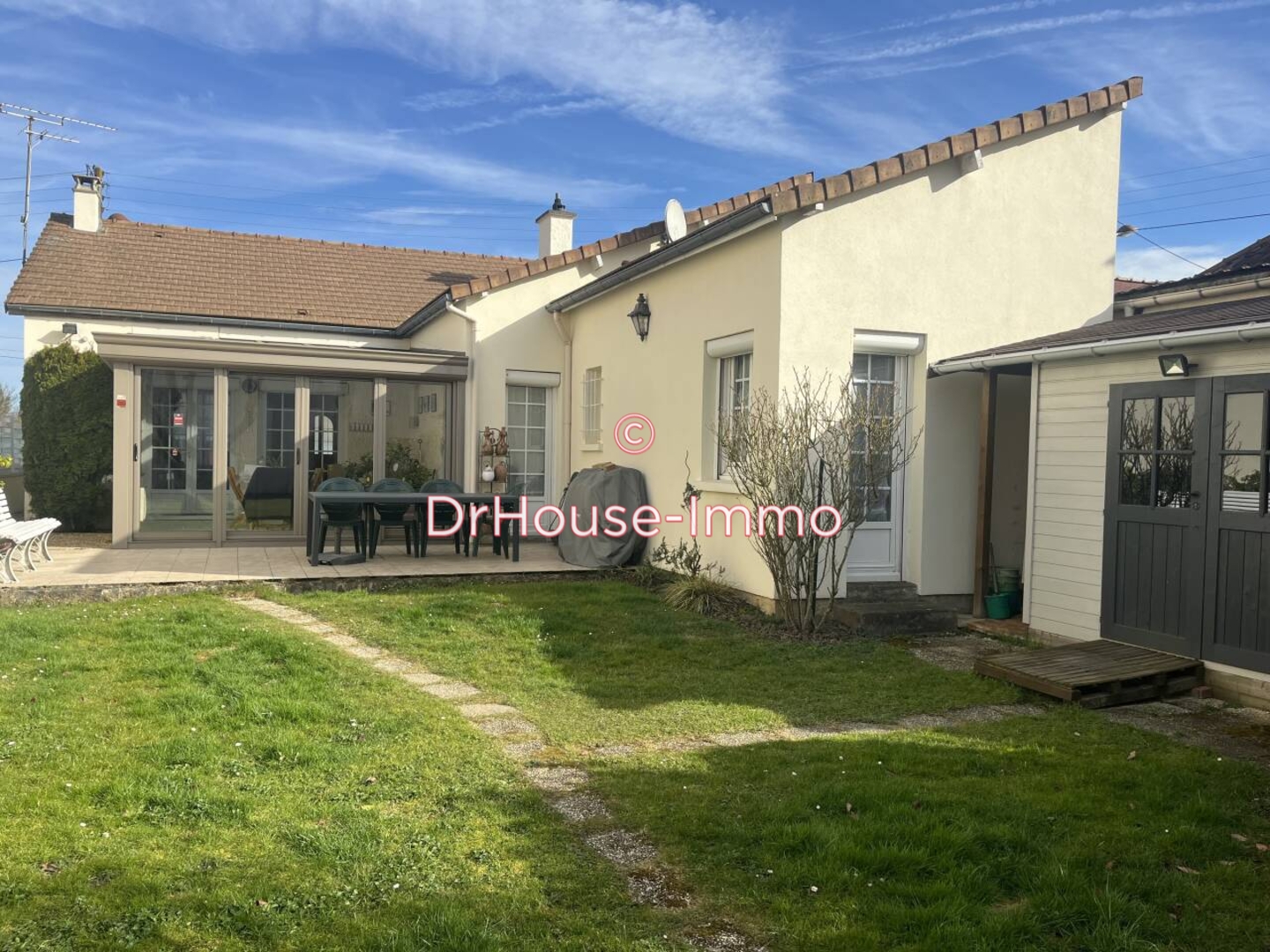 Maison 7 pièces de 110 m² - Maurepas (78310)