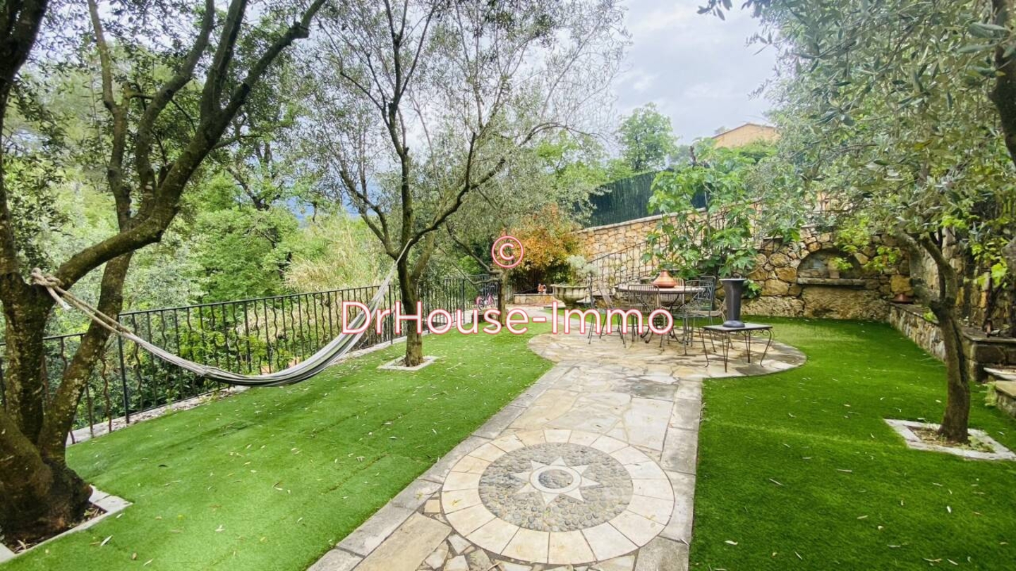 Maison 4 pièces de 101 m² - Tourrettes (83440)