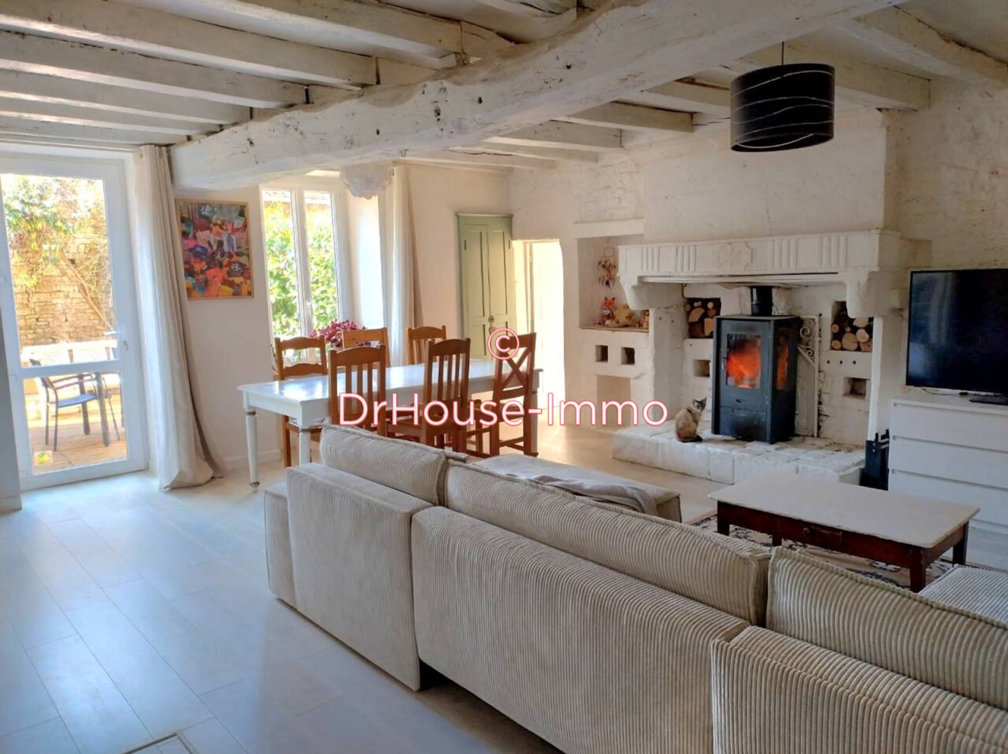 Maison 8 pièces de 201 m² - Ardin (79160)