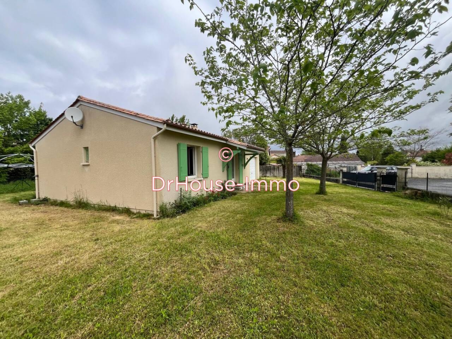 Maison 3 pièces de 65 m² - Saint-Laurent-des-Vignes (24100)