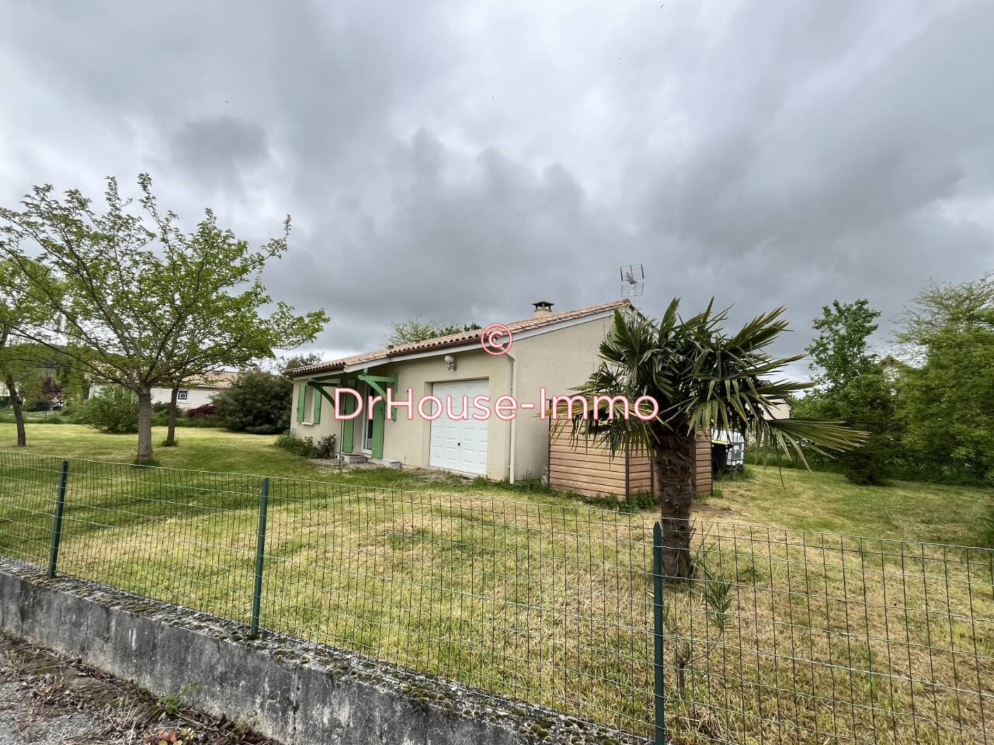 Maison 3 pièces de 65 m² - Saint-Laurent-des-Vignes (24100)