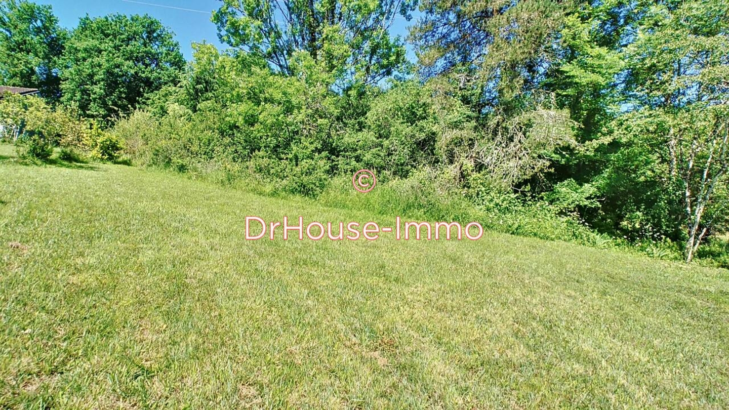 Terrain de 1 074 m² - Château-l'Évêque (24460)