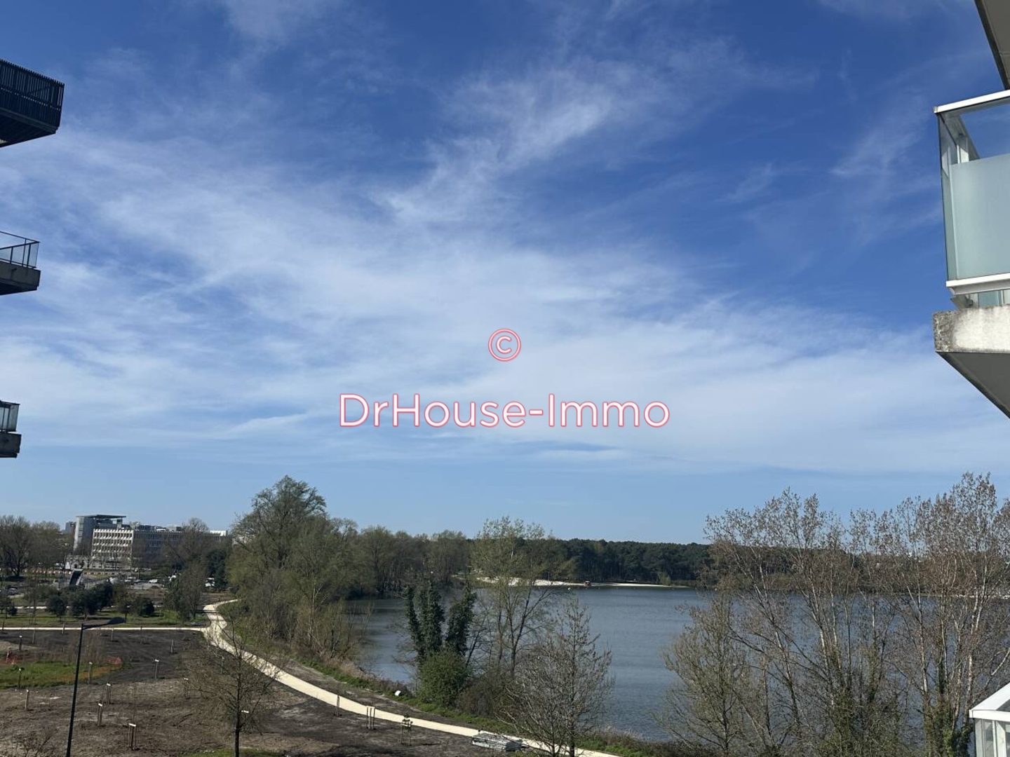 Appartement 4 pièces de 84 m² - Bordeaux (33300)