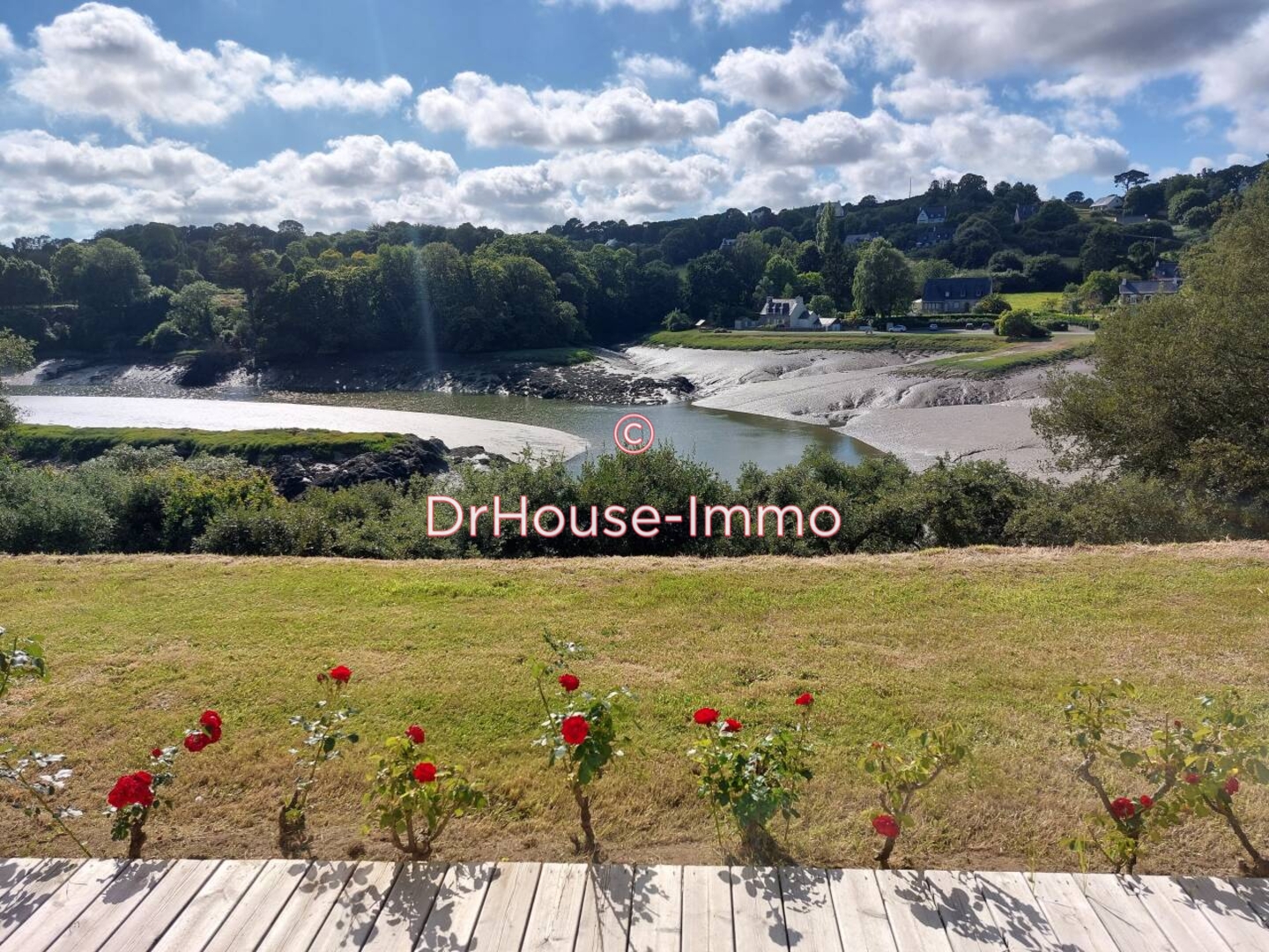 Maison 5 pièces de 165 m² - Plouguiel (22220)