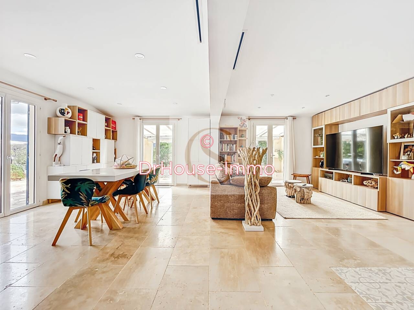 Maison 10 pièces de 247 m² - Vidauban (83550)