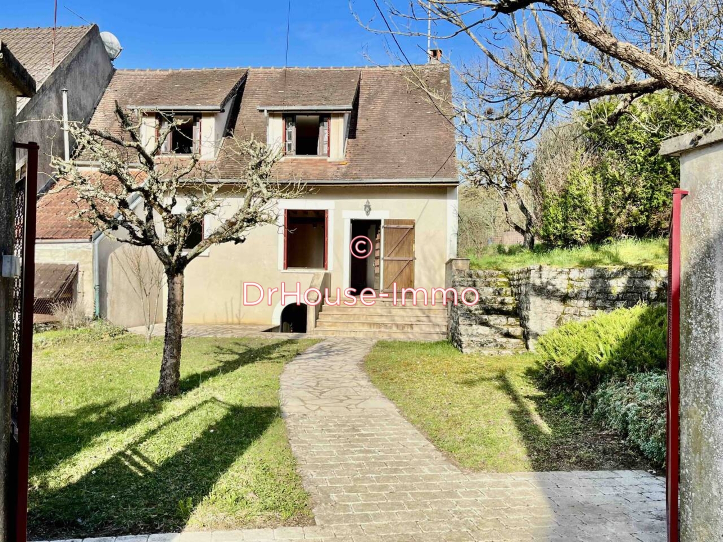 Maison 4 pièces de 90 m² - Arcy-sur-Cure (89270)