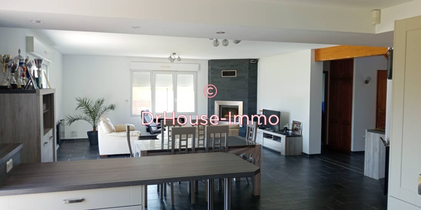 Maison 8 pièces de 179 m² - Lestrem (62136)