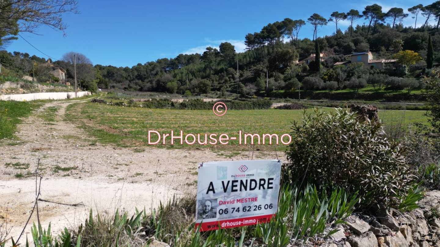 Terrain de 1 261 m² - Cotignac (83570)