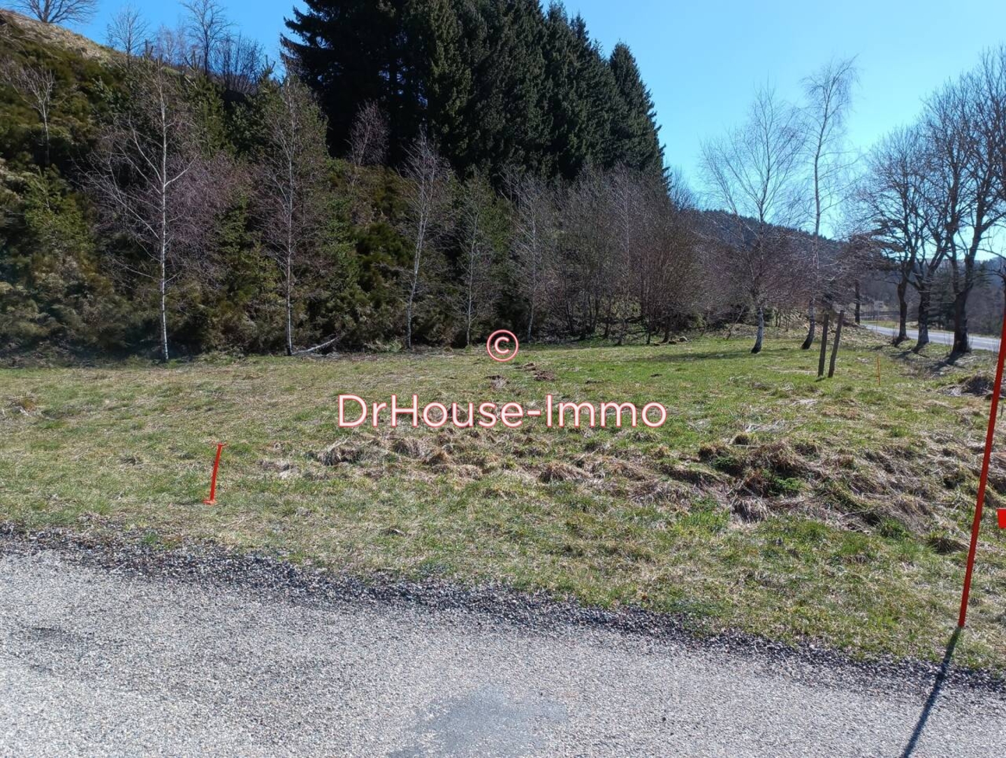 Terrain de 1 073 m² - Saint-Cirgues-en-Montagne (07510)