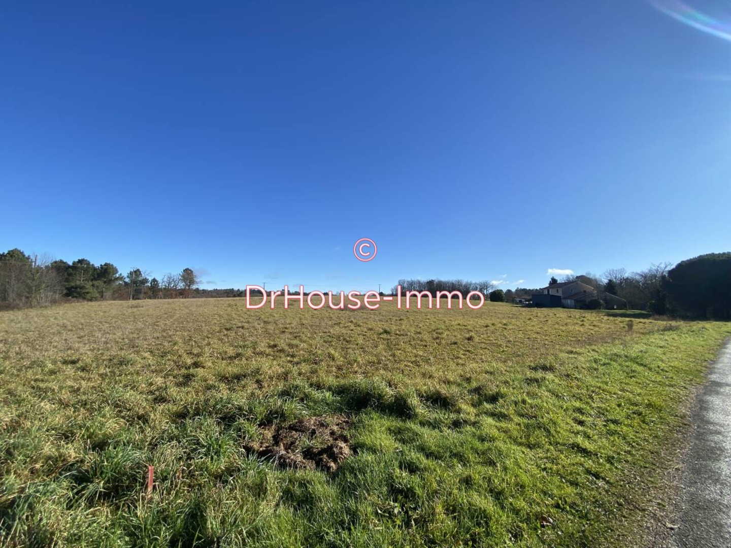 Terrain de 4 533 m² - Lacropte (24380)